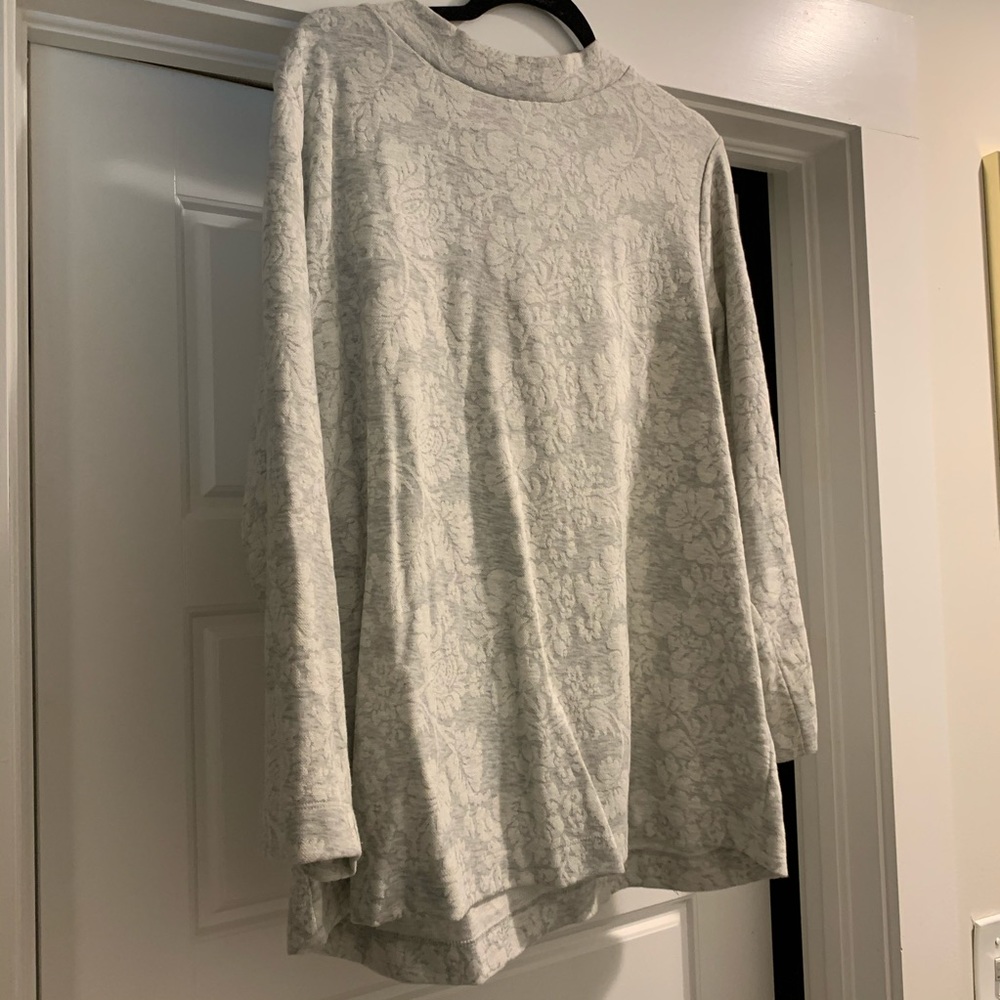 LIGHTLY WORN LOFT PLUS ‘SWEATSHIRT’